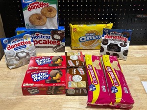 lot 27 image: Snacks