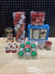 lot 44 image: Christmas Items