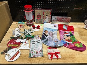 lot 46 image: Christmas Items