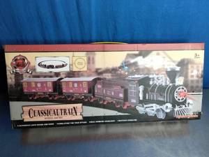 lot 34 image: Synergistic Light & Sound Classic Train Set.