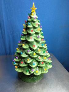 lot 35 image: Mr. Christmas Nostalgic Christmas Tree.