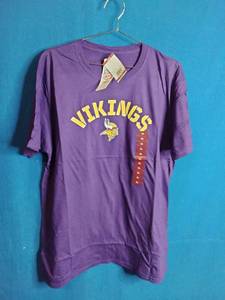 lot 45 image: Minnesota Vikings t-shirt - Size XL