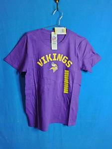 lot 46 image: Minnesota Vikings Team T-Shirt - Size Medium