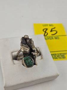 lot 85 image: Vintage Navajo Sterling & Turquoise Ring Marked VB