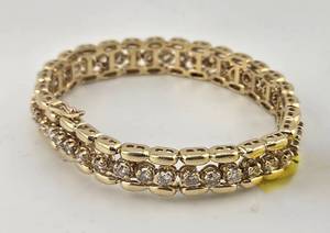 lot 8 image: Heavy 14kt Gold and Natural Diamond Tennis Bracelet