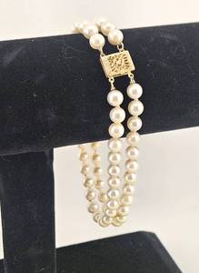lot 21 image: Mikimoto Cultured Pearl Bracelet