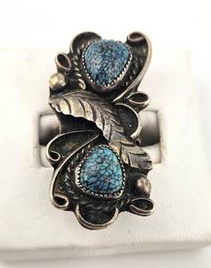 lot 84 image: Old Navajo Sterling and Turquoise Double Head Ring