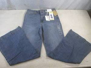 lot 19 image: (BS) New Jessica Simpson Jeans 628...