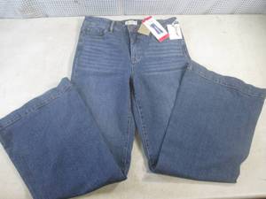 lot 21 image: (BS) New Jessica Simpson Jeans 829...