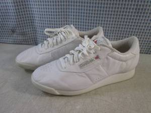 lot 32 image: (CS) Pair of Reebok Classic Shoes S...