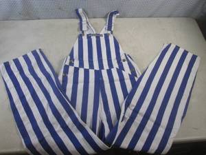 lot 40 image: (BS) Pair of Game Bibs Overalls Siz...