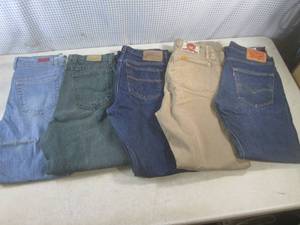 lot 43 image: (CS) 5 Pair of Assorted Jeans - Glo...