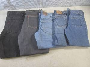 lot 76 image: (CSB) 5 Pair of Assorted Jeans - Le...