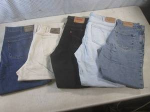 lot 78 image: (CSB) 5 Pair of Assorted Jeans - Ch...