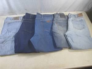 lot 85 image: (CSB) 5 Pair of Assorted Jeans - Wr...