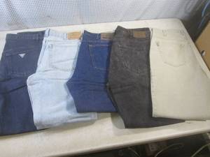lot 86 image: (CSB) 5 Pair of Assorted Jeans - Gu...