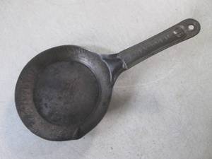 lot 136 image: (H-1) Vintage National Skillet Cowb...