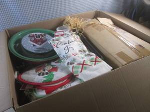 lot 138 image: (EW6) Big Box Full of Assorted Chri...