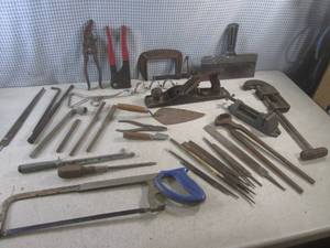 lot 148 image: (EW4) Assorted Vintage Hand Tools E...