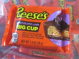 lot 192 image: (B-2) 12 Reeses Chocolate Lava Big ...