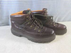 lot 101 image: (CS) Pair of Sebago Boots Size 9M...
