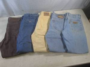 lot 103 image: (CSB) 5 Pairs Assorted Jeans - Rive...