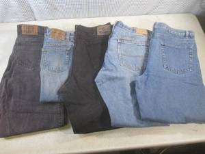 lot 104 image: (CSB) 5 Pairs Assorted Jeans - Fade...