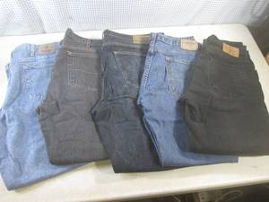 lot 105 image: (BS) 5 Pairs Assorted Jeans - Wrang...