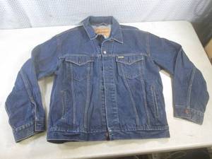 lot 106 image: (BR1) Levi Strauss Denim Jacket Siz...