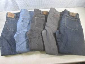 lot 113 image: (BSB) 5 Pairs Assorted Jeans - Levi...