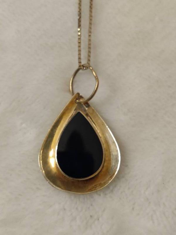 lot 55 image: Sterling Silver Teardrop Pendant with Chain