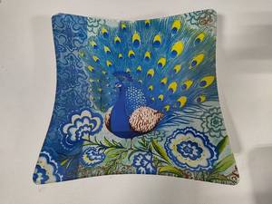 lot 15 image: Prima Designs Glass Art Peacock Dish