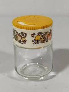 lot 19 image: Gemco Spice of Life Spice Shaker