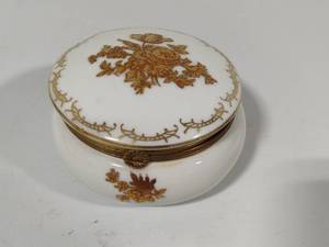 lot 48 image: Andrea by Sadek Gold Rose Hinged Trinket Box