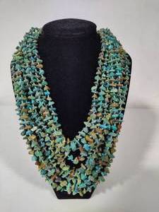 lot 4 image: 925 Ten Strand Turquoise Chip Bib Necklace