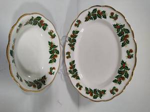 lot 120 image: Rare Rosina Queens Yuletide Oval Serving Bowl & Large Oval Platter
