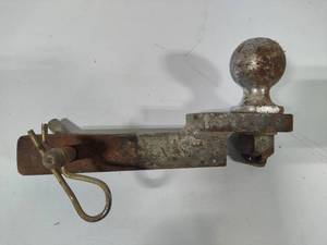lot 109 image: VIntage Trailer Hitch 2000lbs