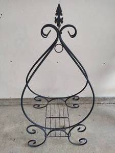 lot 121 image: Hanging Plant Stand