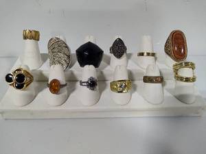 lot 74 image: Assortment of Costume Rings