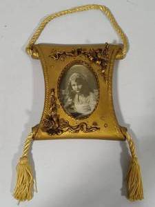 lot 103 image: Ornate Gold Tone Hanging Picture Frame