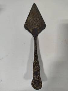 lot 104 image: VIntage Silver Plated Cake Server