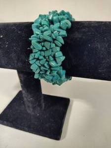 lot 78 image: Turquoise Chip Stretch Bracelet
