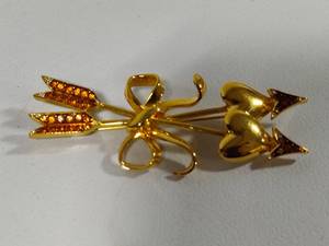 lot 88 image: Joan Rivers Hearts & Arrows Brooch