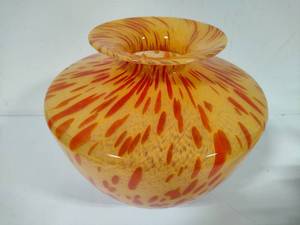 lot 25 image: Murano Style Blown Glass Vase