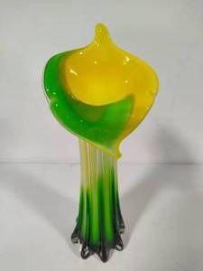 lot 6 image: Jack in the Pulpit Calla Lily Vase