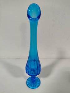 lot 14 image: Fenton Swung Glass Colonial Blue Vase