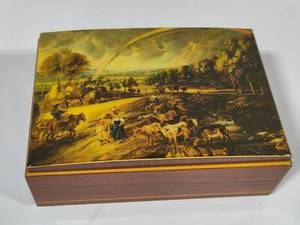 lot 150 image: Sorrento Wood Jewelry Music Box