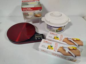 lot 152 image: Misc Small Housewares