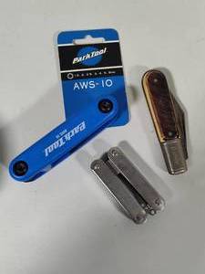 lot 128 image: Assorted Multi Tools