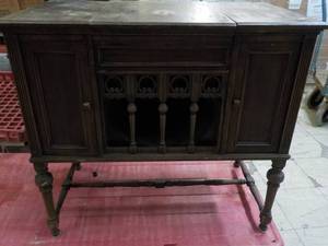lot 1 image: Brunswick Vintage Record Player- wo...